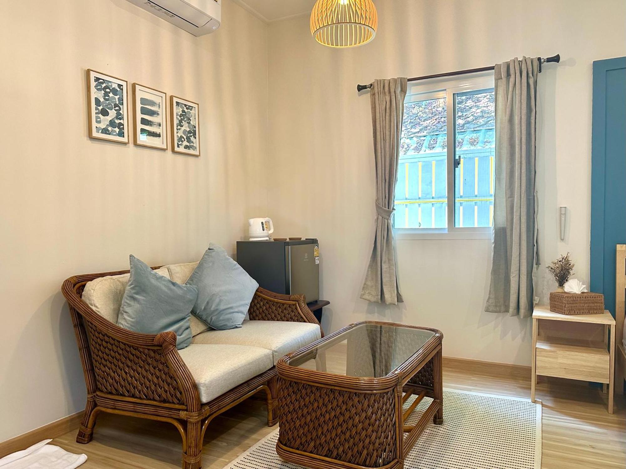 Warm White Hua Hin House Hotel Exterior photo